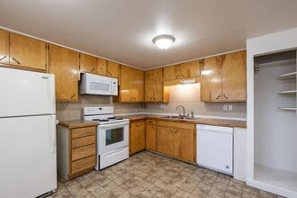 330 N 1st E in St Anthony, ID - Building Photo - Building Photo