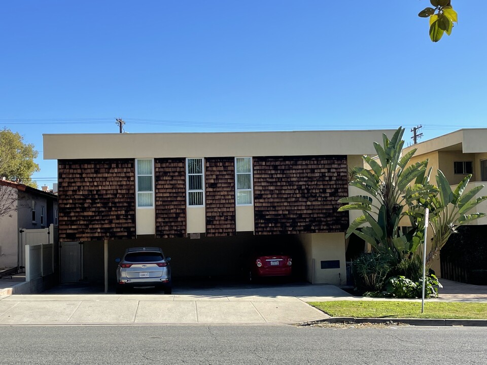 568 E Magnolia Blvd in Burbank, CA - Building Photo