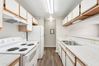 Valley Trails Apartments in Irving, TX - Foto de edificio - Building Photo