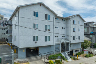 Blue Lake Apartments in Seattle, WA - Building Photo - Building Photo