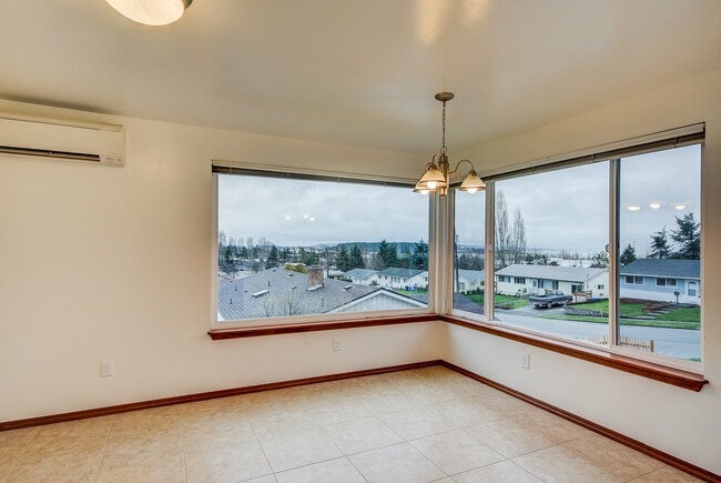 960 SW Erie St in Oak Harbor, WA - Building Photo - Building Photo