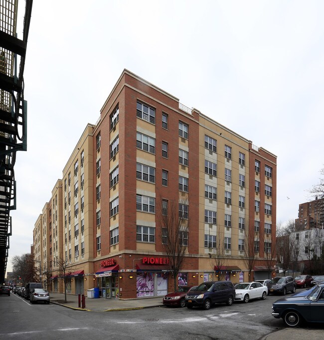 3035 White Plains Rd in Bronx, NY - Building Photo - Building Photo
