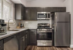 Hamlets Townhomes in Willoughby, OH - Building Photo