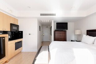 160 Central Park S in New York, NY - Building Photo