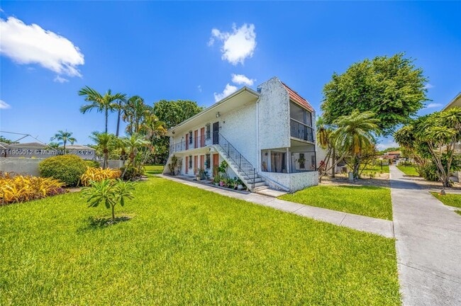 8701 SW 141st St, Unit F6 in Palmetto Bay, FL - Building Photo - Building Photo