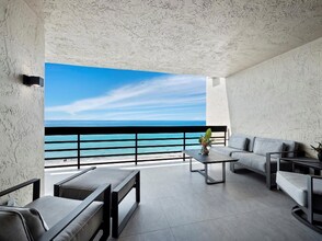 1055 Gulf of Mexico Dr in Longboat Key, FL - Building Photo - Building Photo