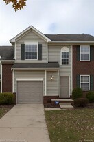 233 Tucker St in Pontiac, MI - Building Photo