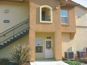 River Walk Villas in Sacramento, CA - Building Photo - Building Photo