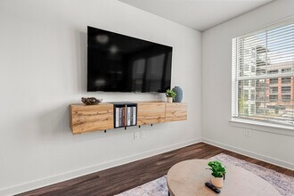 2048 Bolton Dr NW in Atlanta, GA - Foto de edificio - Building Photo