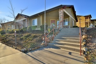 Cedar Park in Grass Valley, CA - Foto de edificio - Building Photo