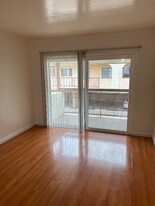 214 W Maple St in Glendale, CA - Building Photo