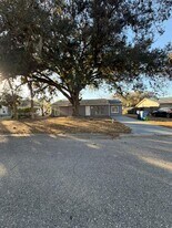 4030 School Cir in La Belle, FL - Building Photo