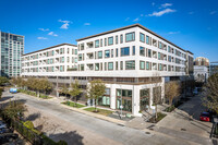 Grey House in Houston, TX - Foto de edificio - Building Photo