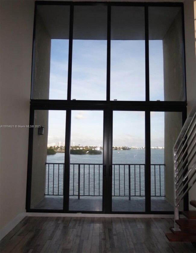 7899 NE Bayshore Ct in Miami, FL - Building Photo - Building Photo