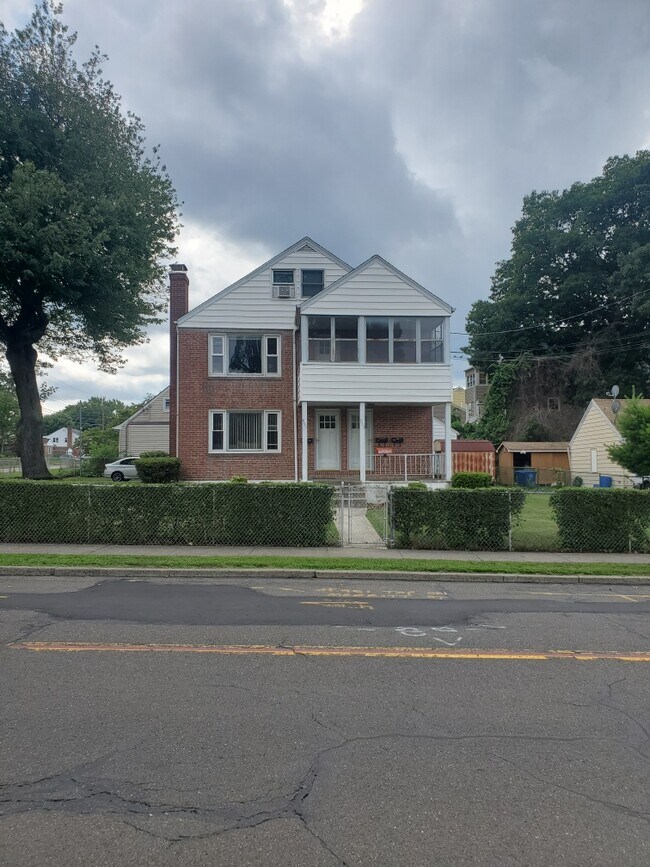 953 Wayne St Rentals in Bridgeport, CT