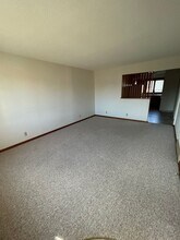 2324 Victoria Dr SW in Cedar Rapids, IA - Building Photo - Building Photo