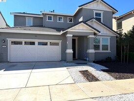204 Wooley Creek Way in Brentwood, CA - Building Photo