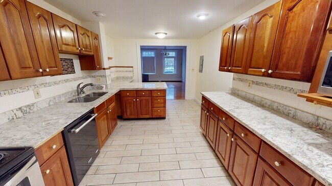 1906 Beacon St in Brookline, MA - Building Photo - Building Photo