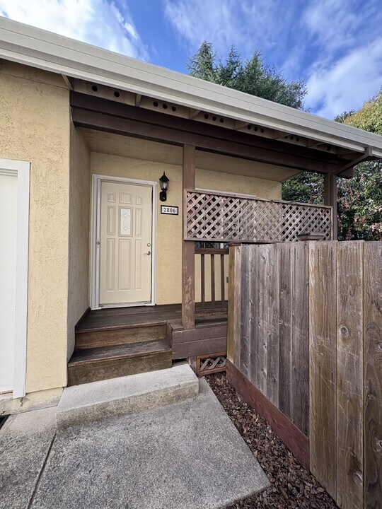 2806 Marlow Rd in Santa Rosa, CA - Building Photo
