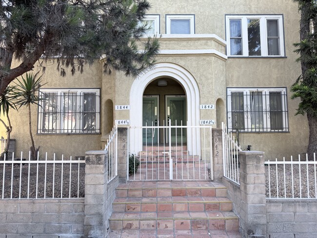 1844 N Mariposa Ave, Unit 1844