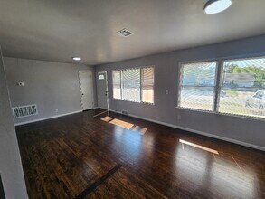 1919 W 46th Pl in Tulsa, OK - Foto de edificio - Building Photo