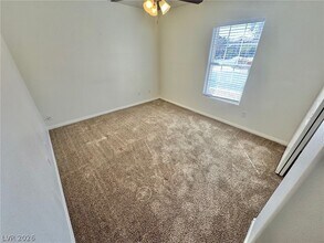 584 Playa Linda Pl in Las Vegas, NV - Building Photo - Building Photo