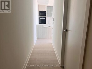 11-3111 Yorkville Ave in Toronto, ON - Building Photo - Building Photo