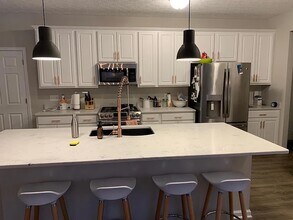 32918 Rebecca Ln in Avon Lake, OH - Building Photo - Building Photo