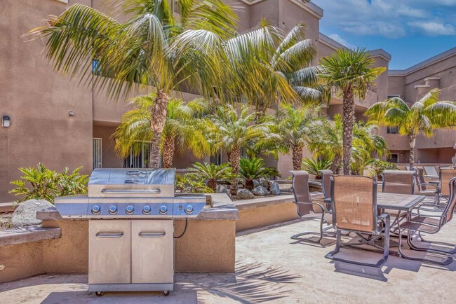 Five Points Seniors in Huntington Beach, CA - Building Photo - Building Photo