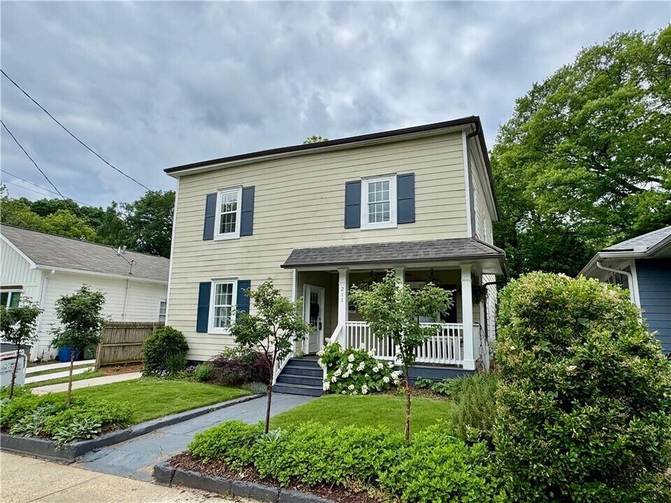 211 Laurel Ave SW in Atlanta, GA - Building Photo