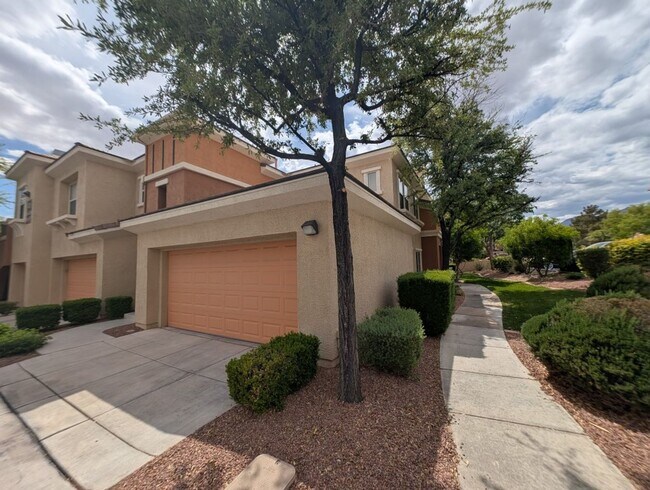 821 Glacier Peak Ln in Las Vegas, NV - Building Photo - Building Photo