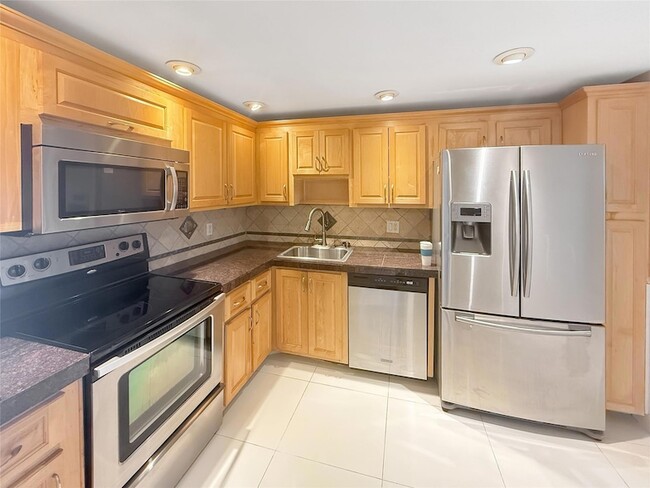 3520 Oaks Way, Unit 406 in Pompano Beach, FL - Building Photo - Building Photo