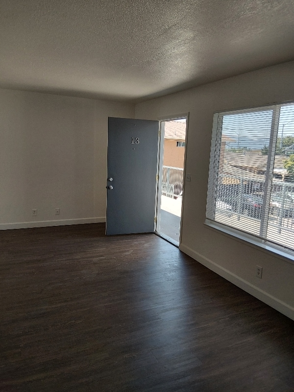 1155 E Laurel Dr