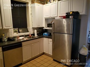 2344 N Greenview Ave in Chicago, IL - Foto de edificio - Building Photo