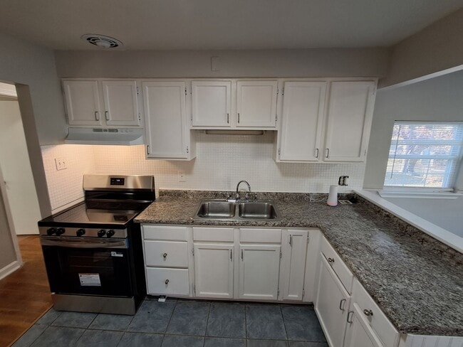 property at 1009 Roxton Dr