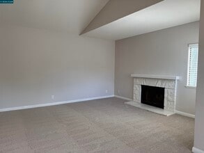 1144 Maywood Ln in Martinez, CA - Building Photo - Building Photo