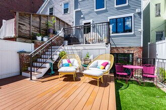 452 W 4th St, Unit 1 in Boston, MA - Building Photo - Building Photo