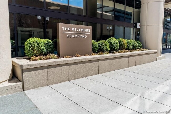 127 Greyrock Pl in Stamford, CT - Building Photo - Building Photo