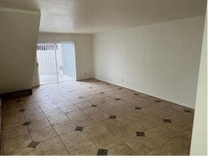 1680 Oro Vista Rd in San Diego, CA - Foto de edificio - Building Photo