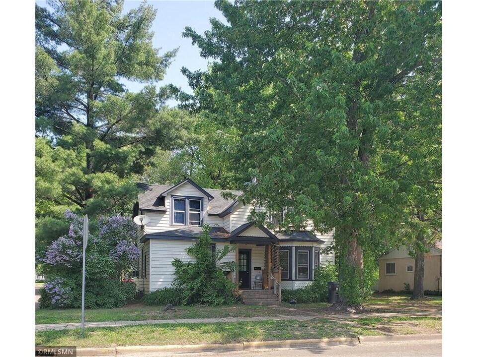 455 N 2nd St in New Richmond, WI - Building Photo