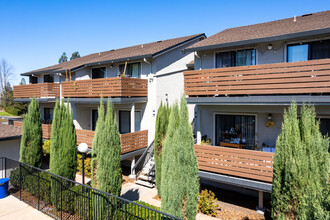 Somerset Apartments in Martinez, CA - Building Photo - Building Photo