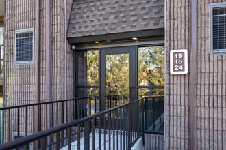 21 Oakridge Dr in Langhorne, PA - Foto de edificio - Building Photo