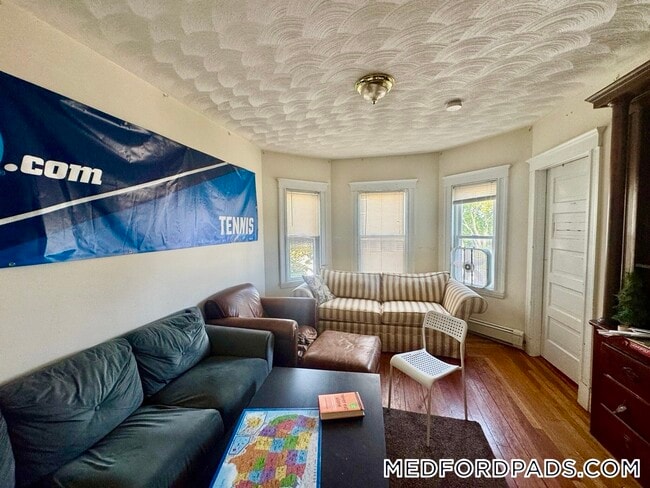 288 Boston Ave in Medford, MA - Foto de edificio - Building Photo