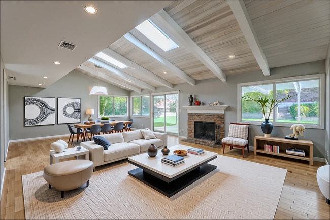 24332 Hatteras St in Los Angeles, CA - Building Photo - Building Photo