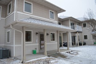 2824 Pleasant View Rd, Unit 101 in Middleton, WI - Building Photo