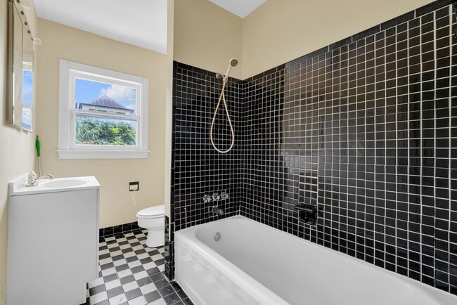 property at 1939 Richmond Ave.