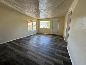 1037 Laurel St in Klamath Falls, OR - Building Photo - Building Photo