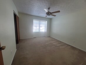 8173 Newark Ave in Westerville, OH - Foto de edificio - Building Photo