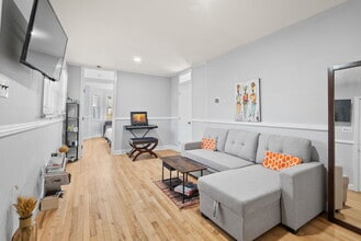 2419 Sheridan St in Hyattsville, MD - Foto de edificio - Building Photo