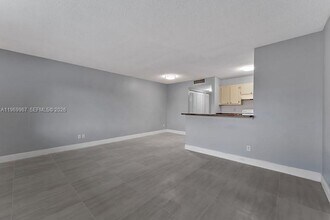 1430 Meadows Cir W in Boynton Beach, FL - Building Photo - Building Photo